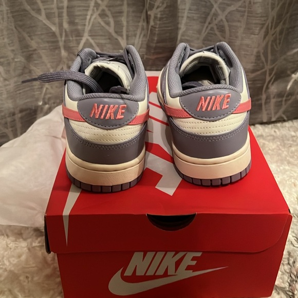 Women’s Nike dunk low size 8.5 BNIB indigo haze/coral chalk - Picture 3 of 5